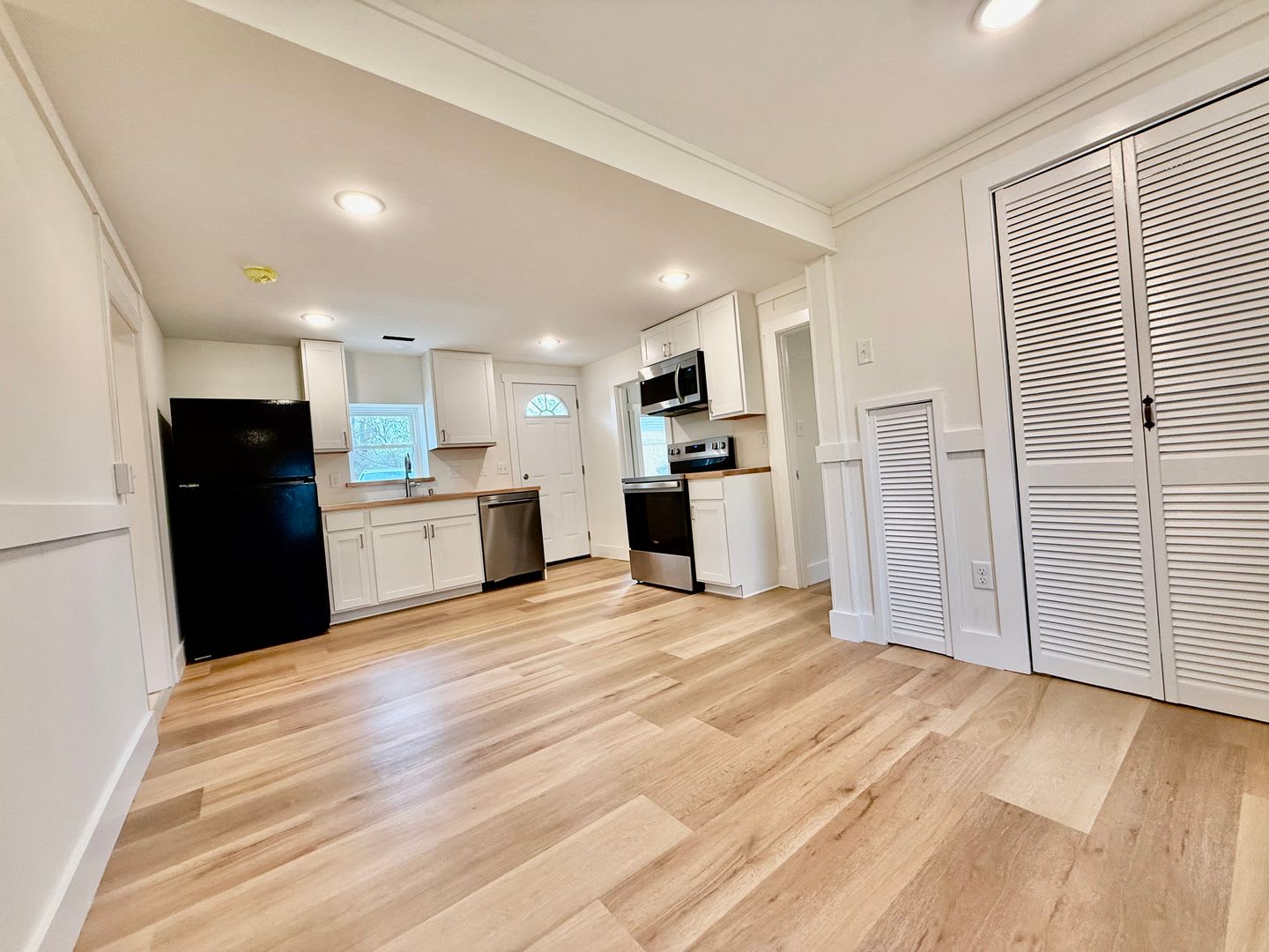3 Bdrm Close to Campus! Monthly rent $1,500 – photo 2