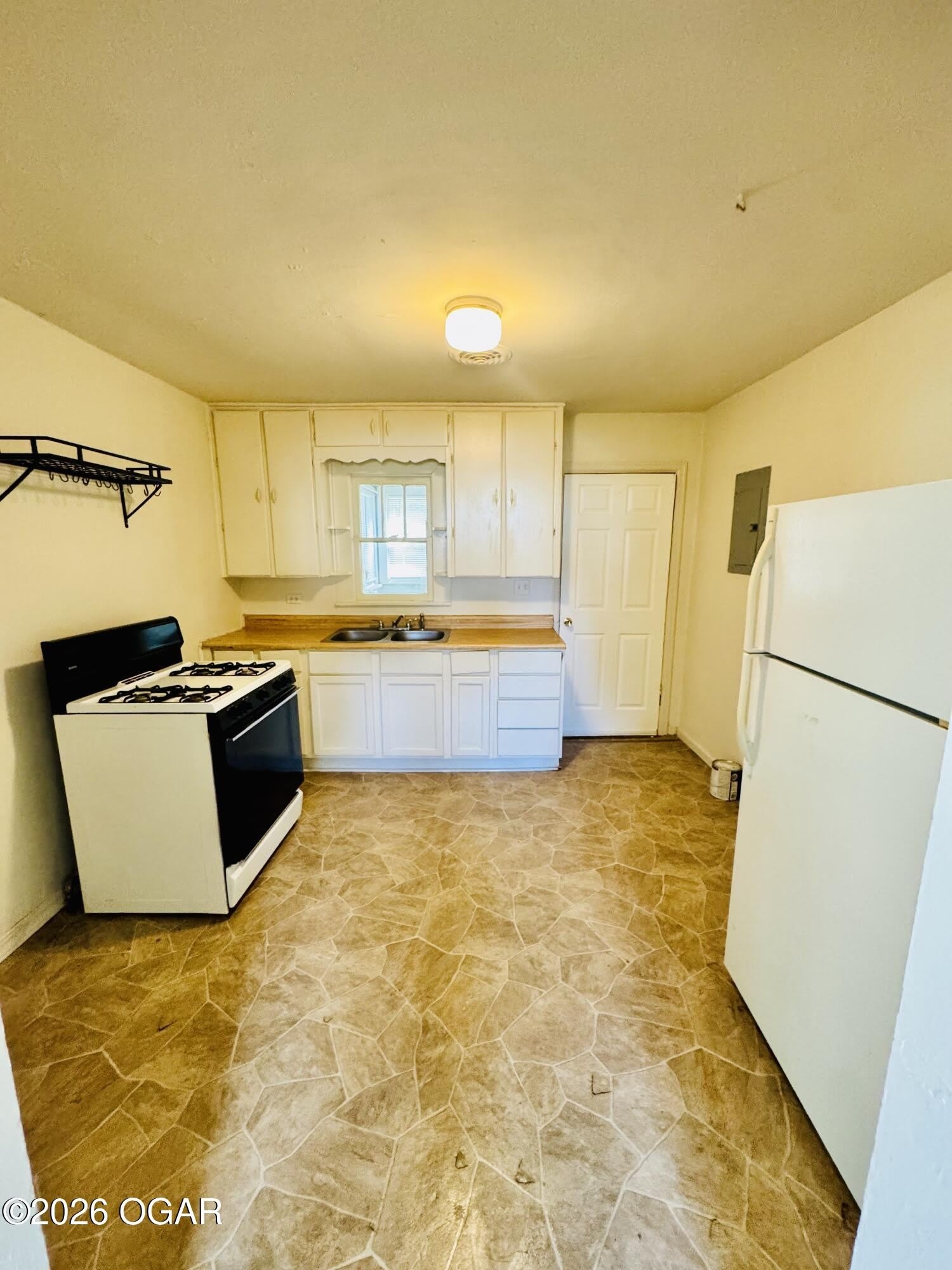 3040 E 9th Street – photo 4