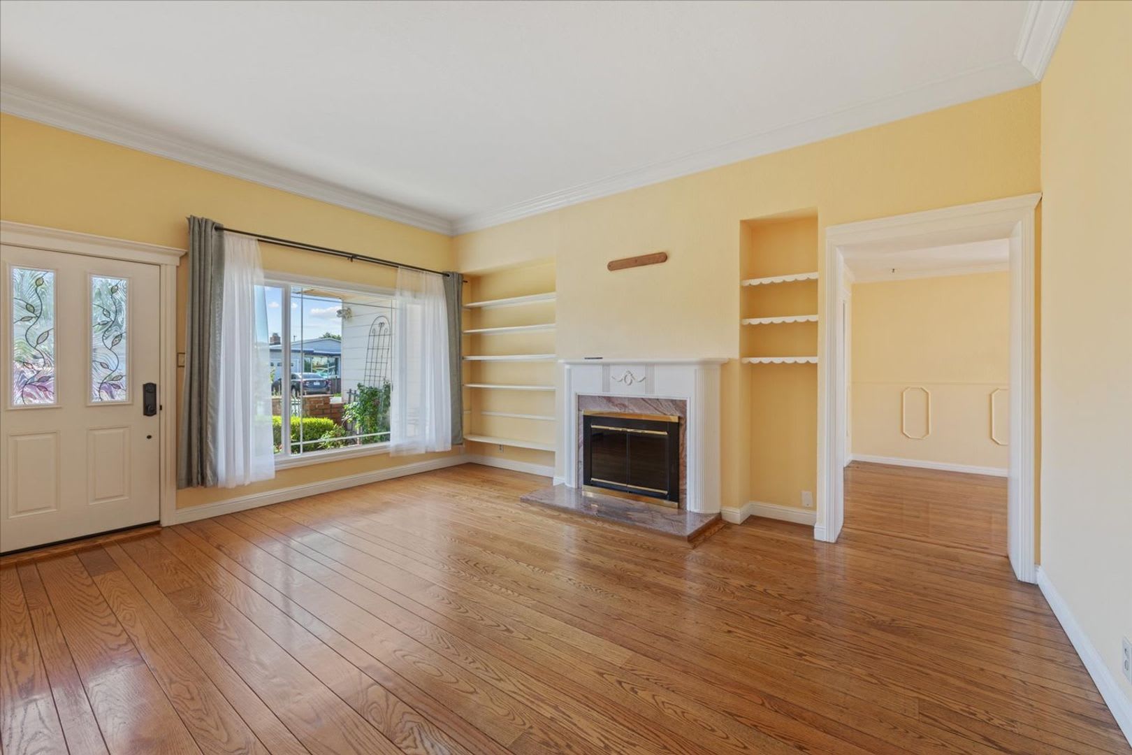 Charming 3-Bedroom Home in Shoreview – photo 3