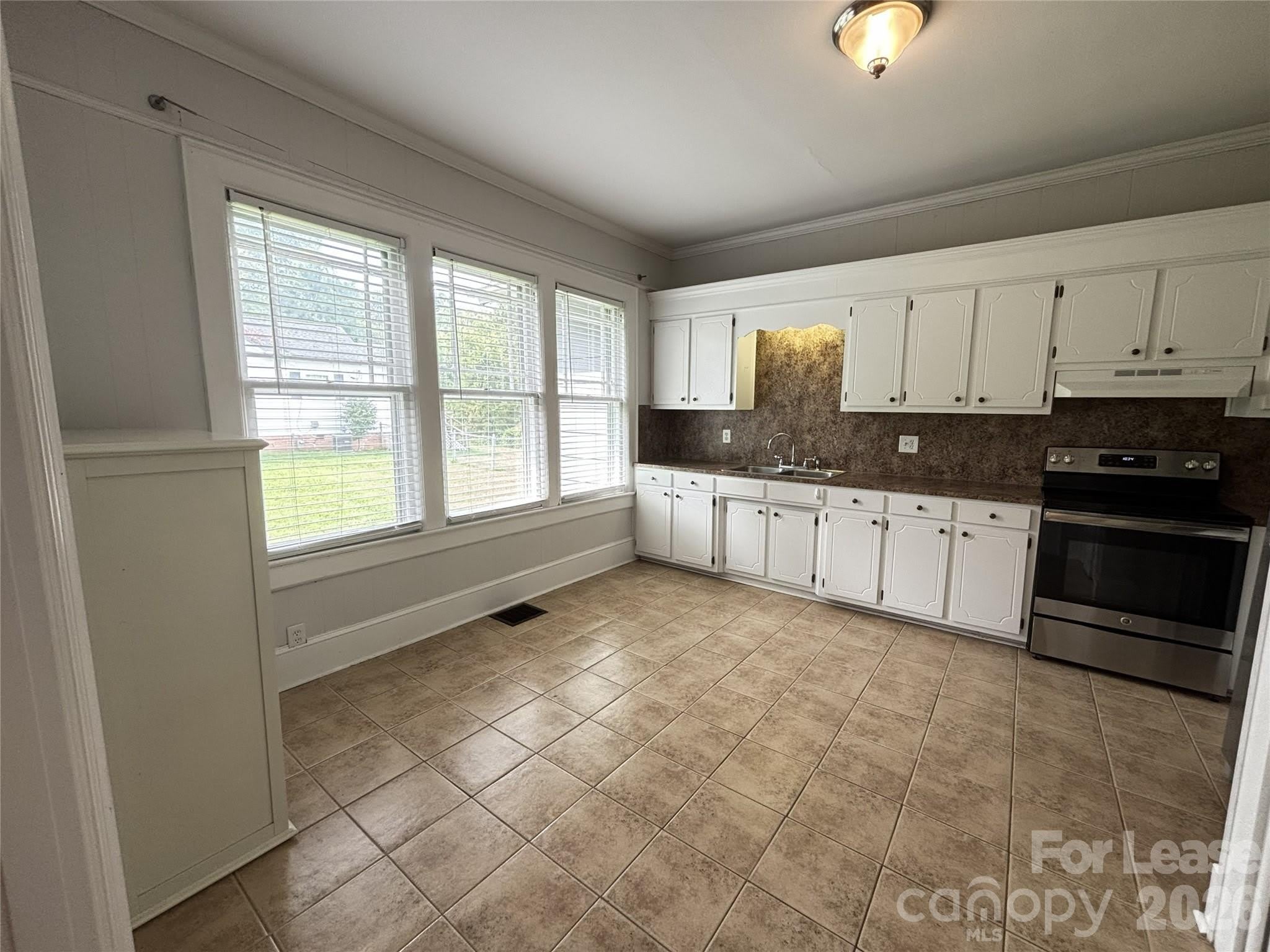 629 N Cedar Street – photo 4
