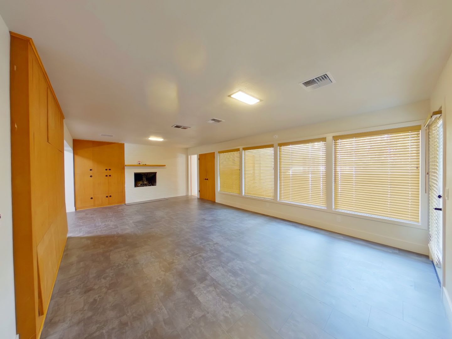 Large Beautiful Home in the Hills – photo 4