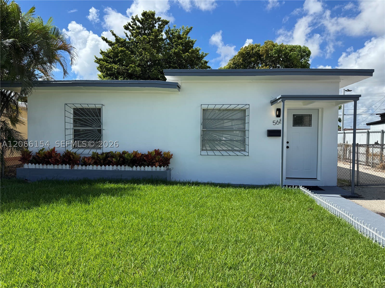 568 E 49Th St – photo 1