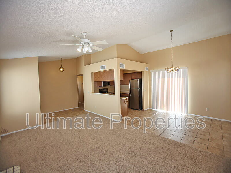 8832 W Saint John Rd – photo 3