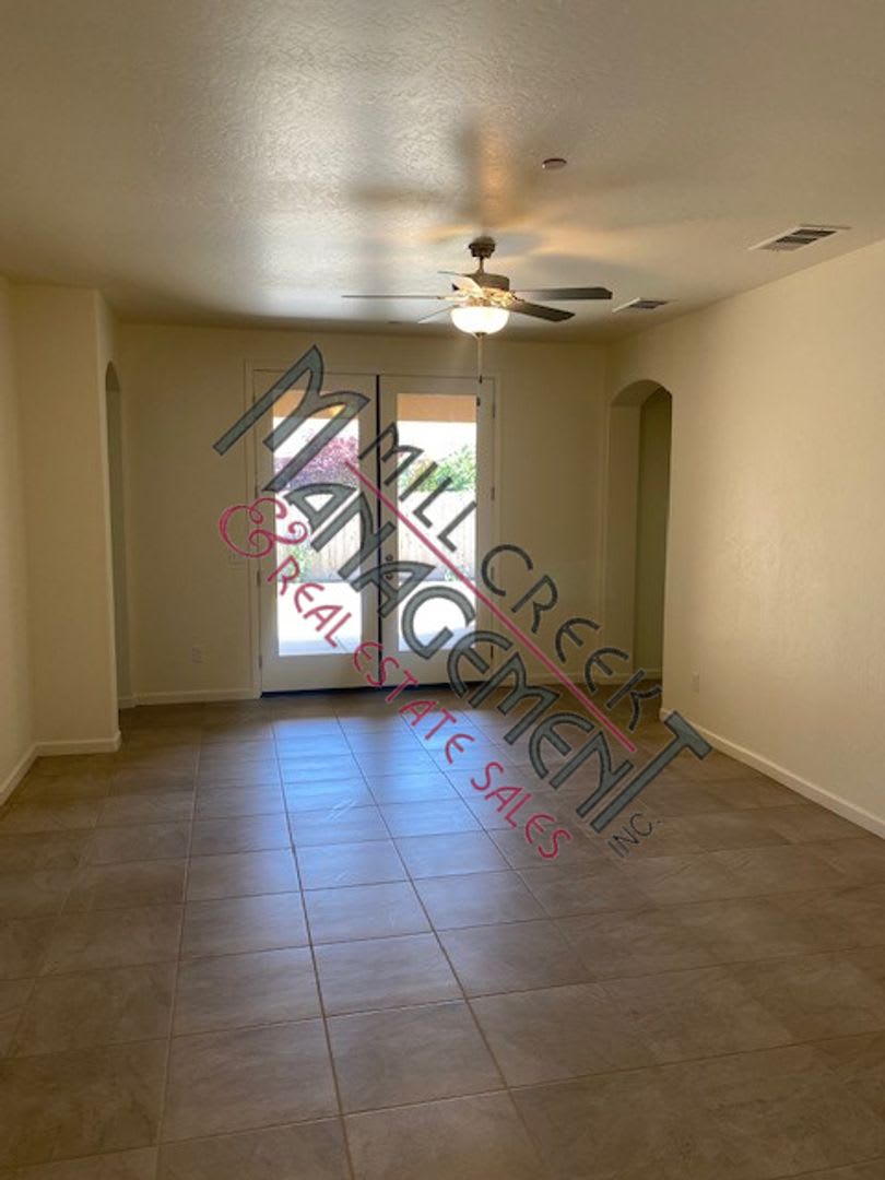 3 Bedroom 2 Bathroom Home in Arbor Gates Gated Community! – photo 4