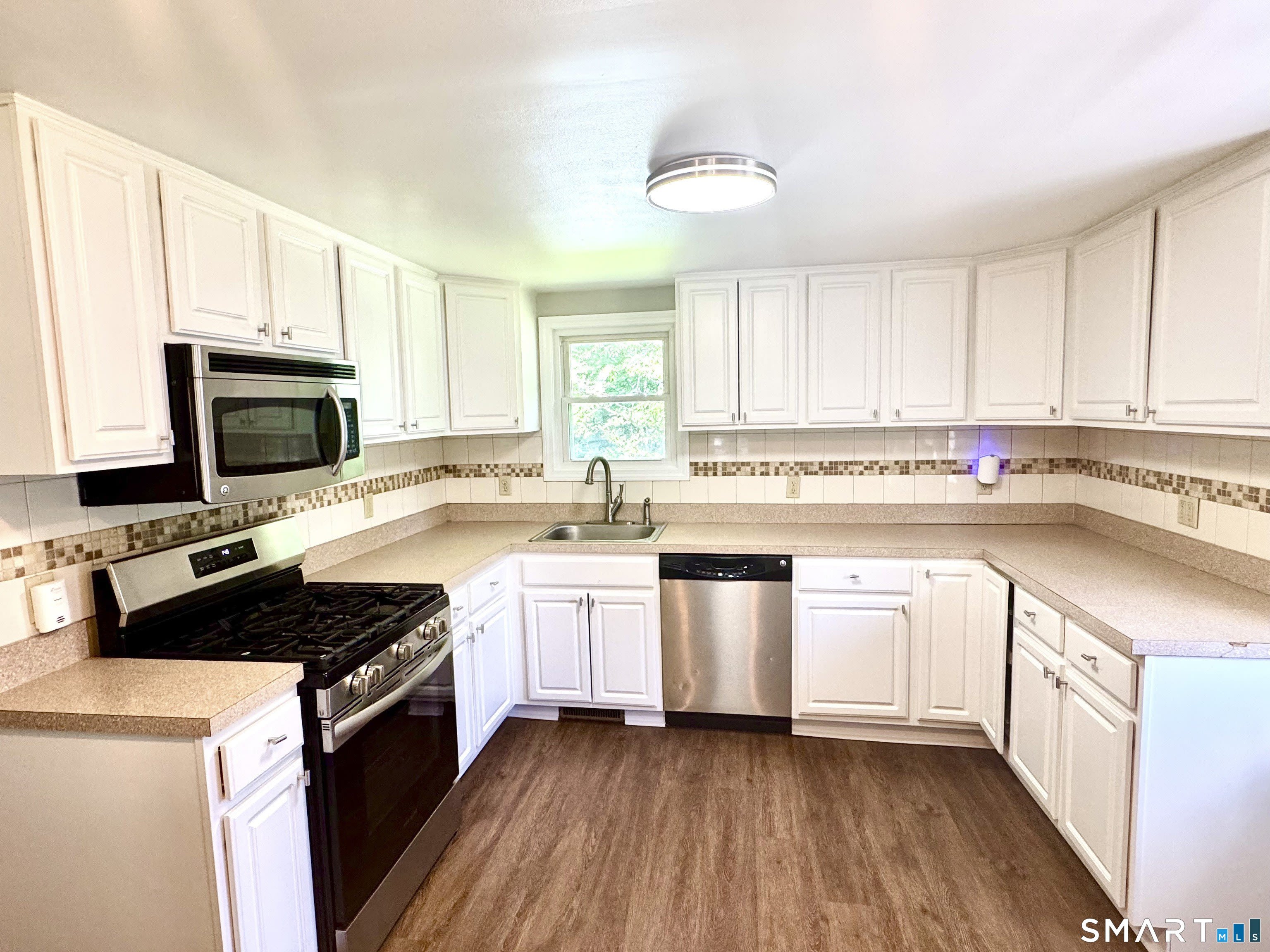 439 Quinn Street – photo 2
