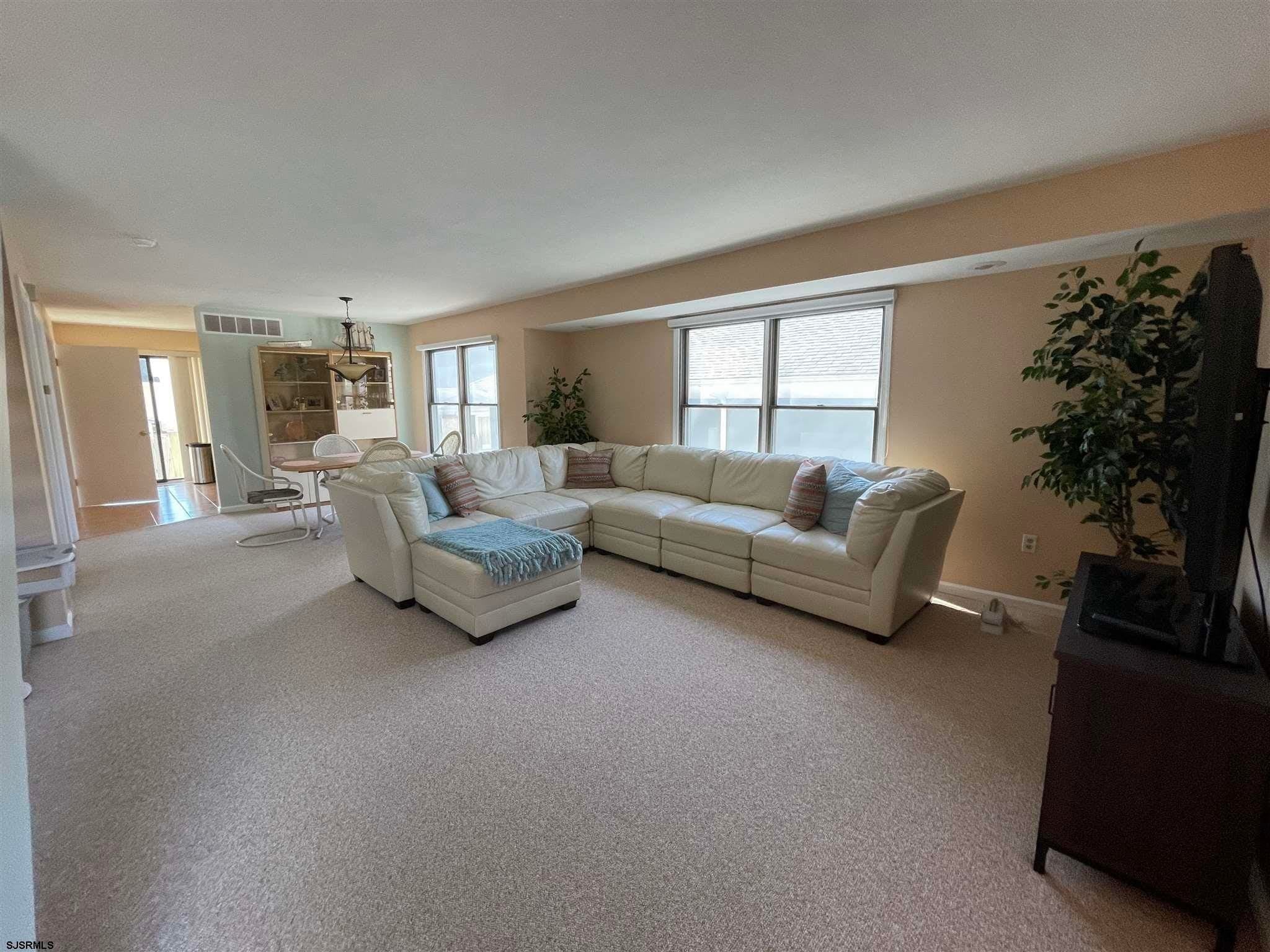 9310 Monmouth Ave – photo 4