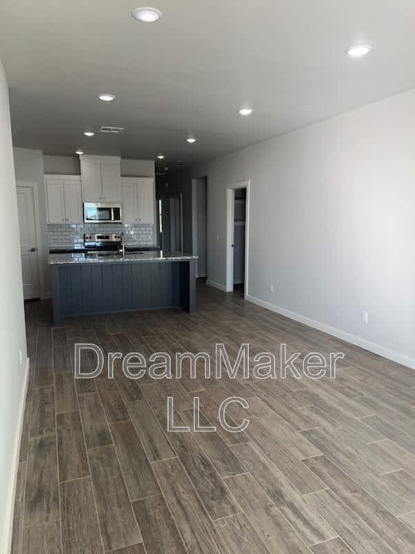 1008 Varenna Lane – photo 4