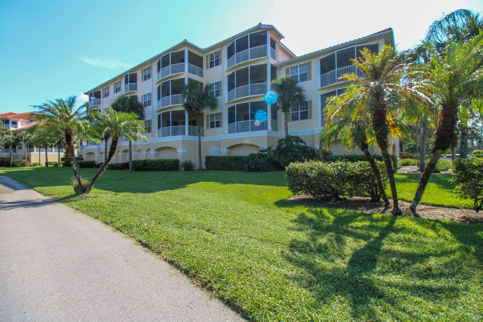 Golfing Paradise At Naples Lakes Country Club 3 2 Golf Transfer Condo Ready For A Seasonal Tenant – photo 4