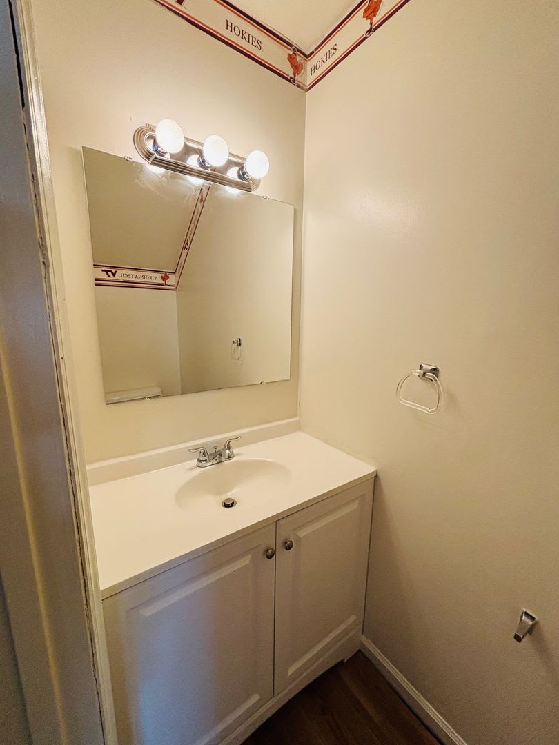 4 Bedroom 2.5 Bath Townhouse – photo 4