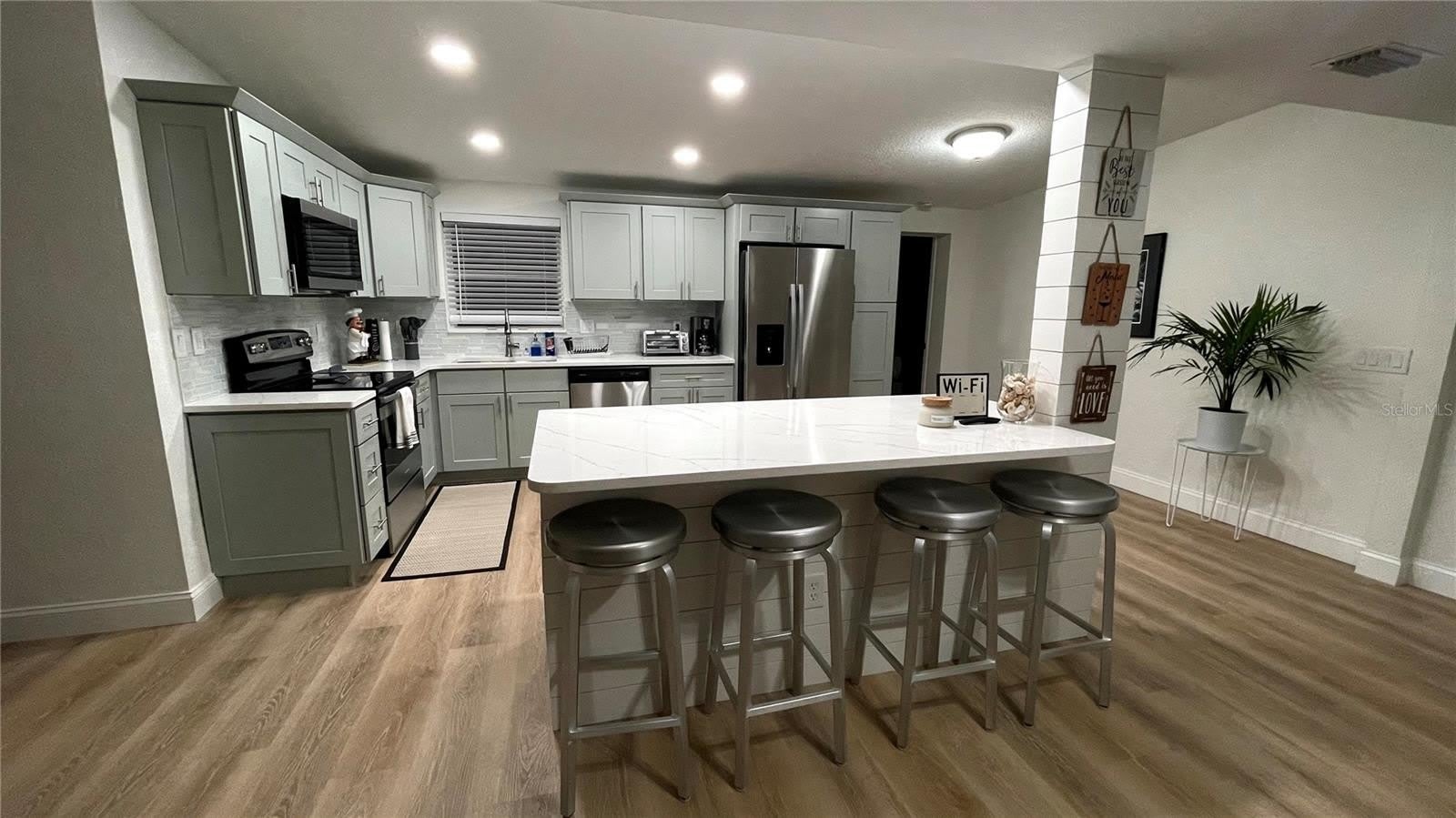 1639 ST CATHERINE Drive W – photo 3