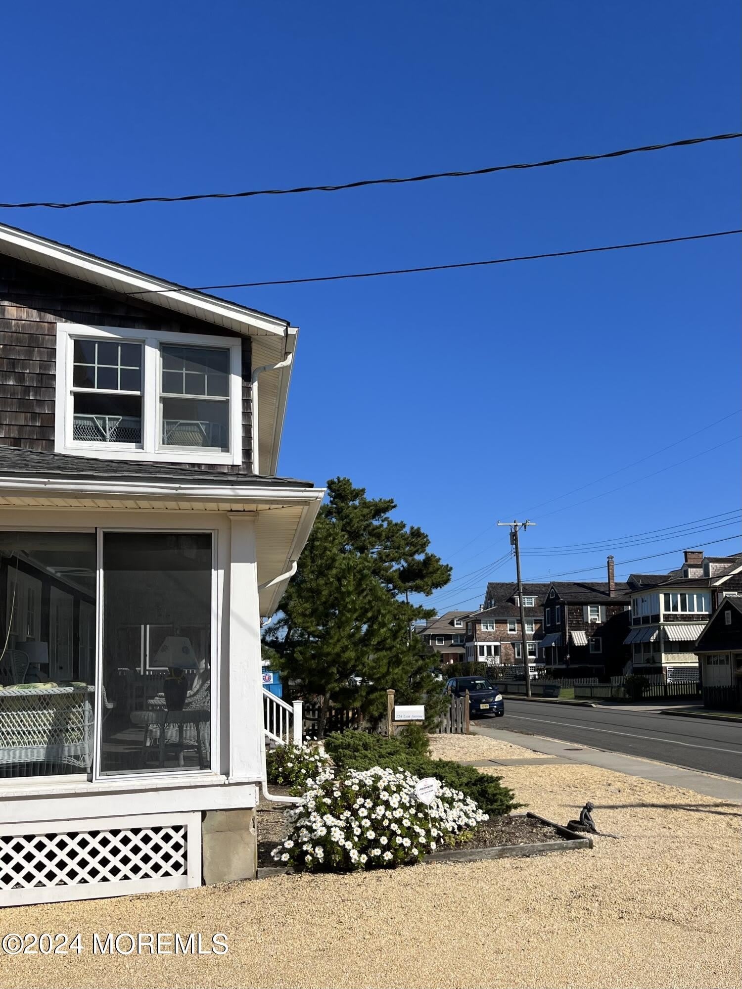 724 East Avenue – photo 2