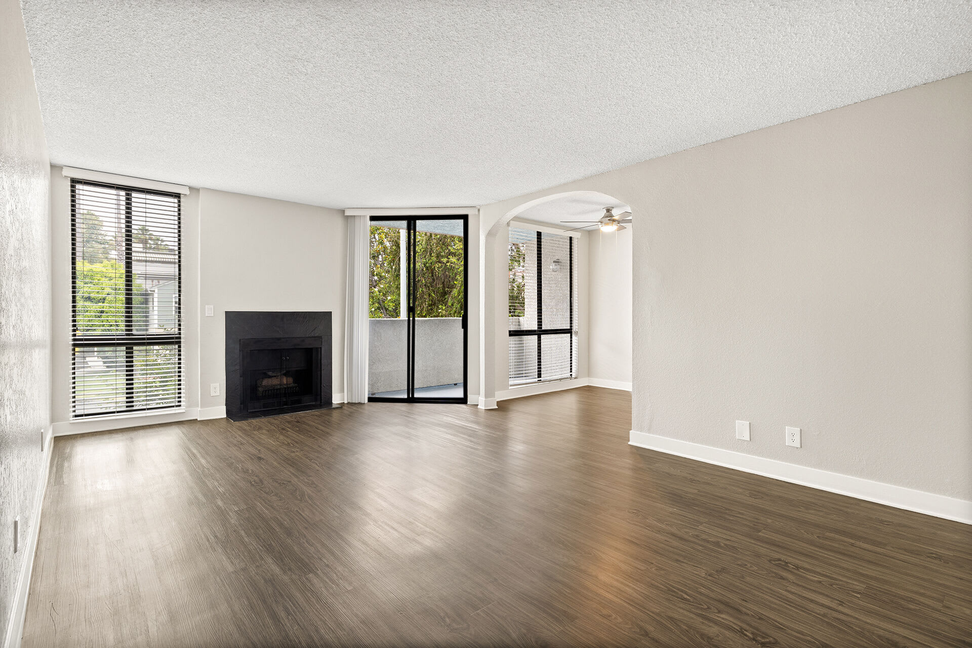 4250 Coldwater Canyon Apartments – photo 3
