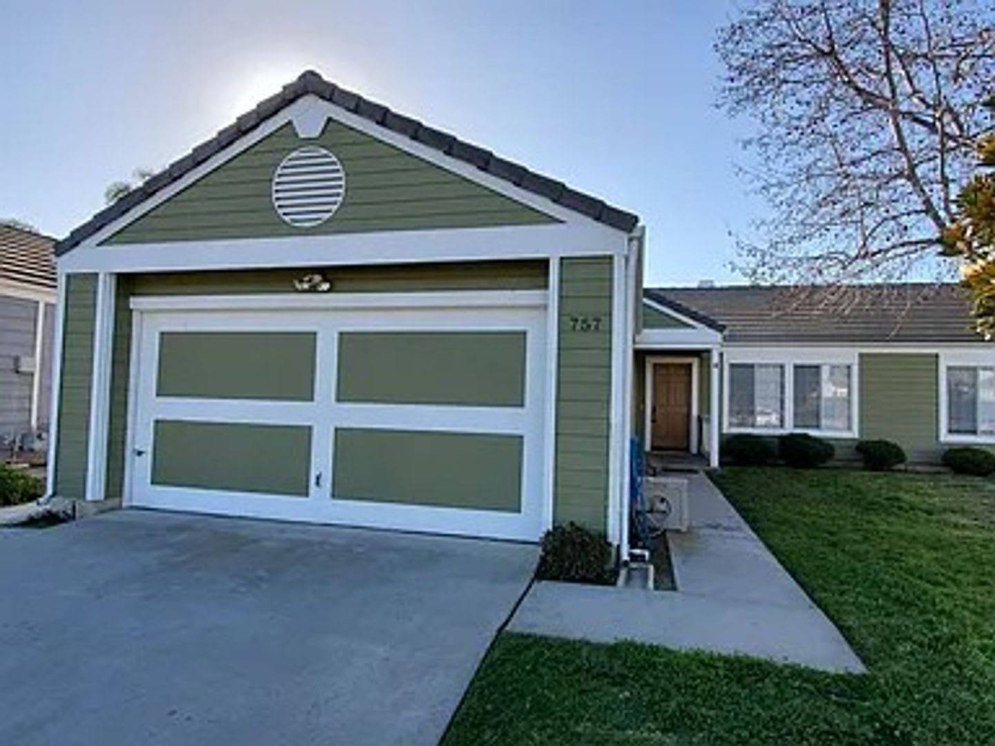 Move in Ready, single story 3 Bed / 2 Bath with Huge Backyard! – photo 2