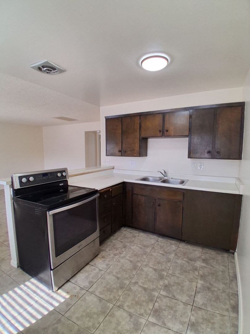 2665 N Wishon Ave Otr – photo 2