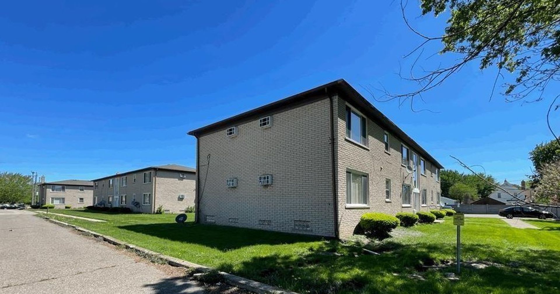 16480 E 9 Mile – photo 2