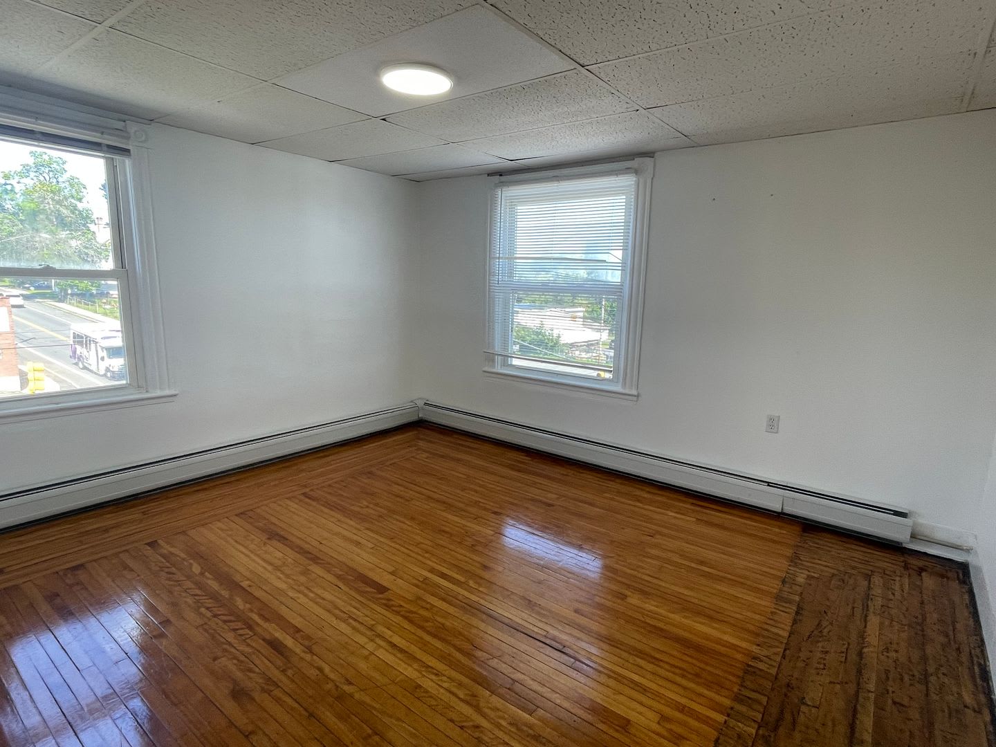 Two-bedroom 3rd floor updated apartment for rent -$1450 Pittsfield – photo 4