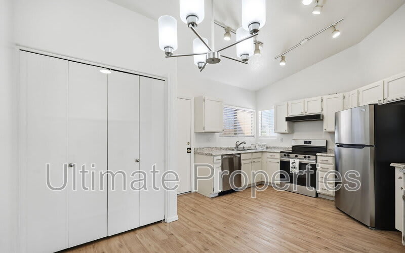 8542 W Oregon Ave – photo 3