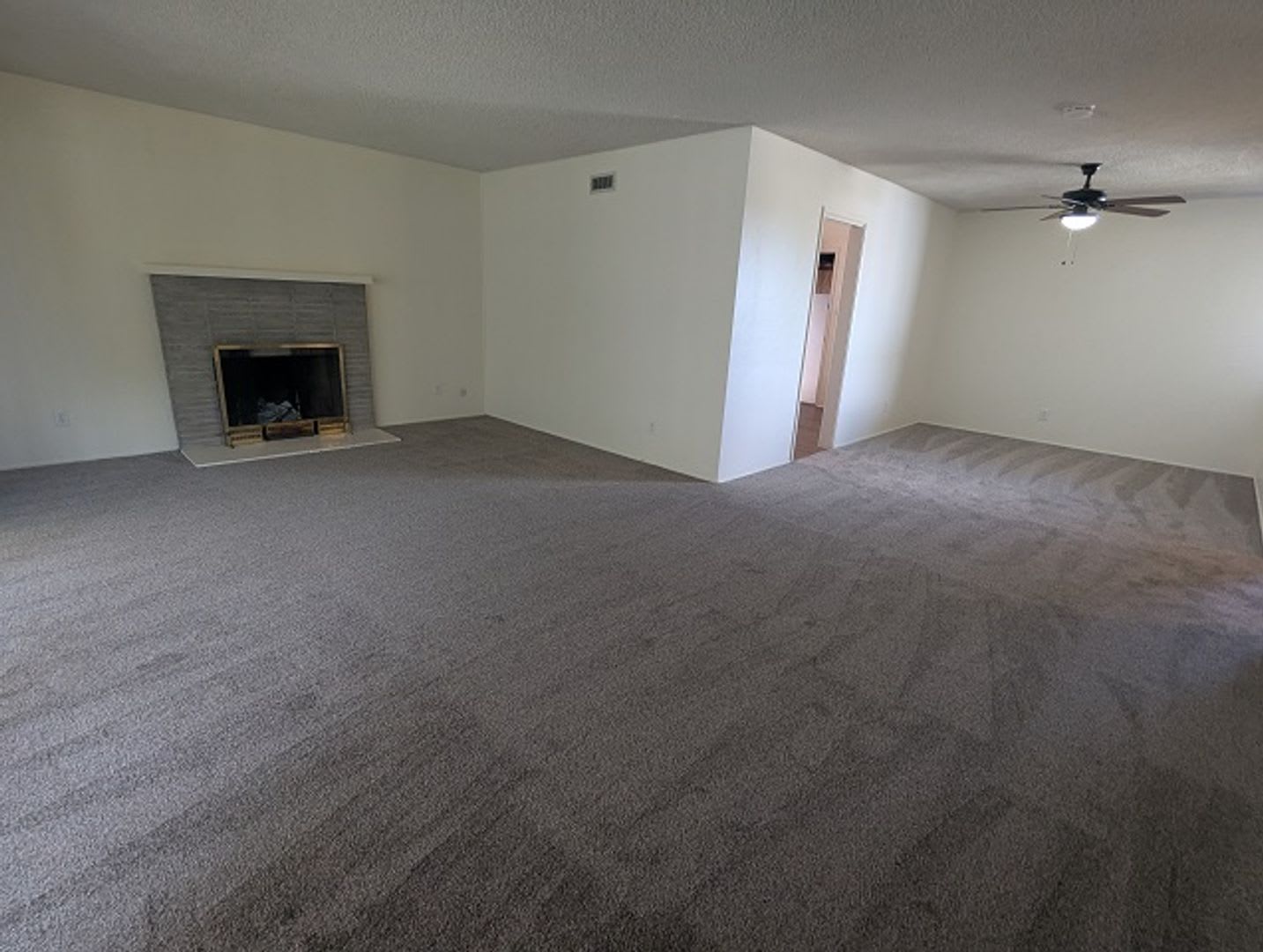 3 Bedrooms/2 Bathrooms Single Story Home in San Diego – photo 4