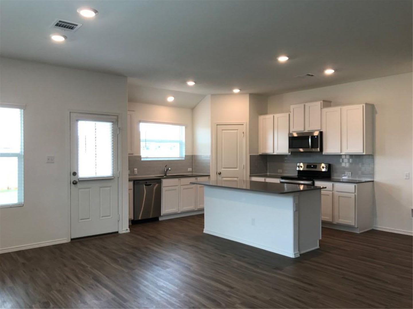 Conveniently Located 4 Bed / 2 Bath Hutto Home – photo 5