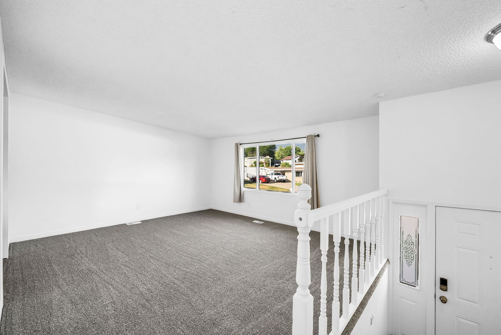 Spacious 4-Bedroom Layton Home with Finished Basement and 2-Car Garage – photo 4