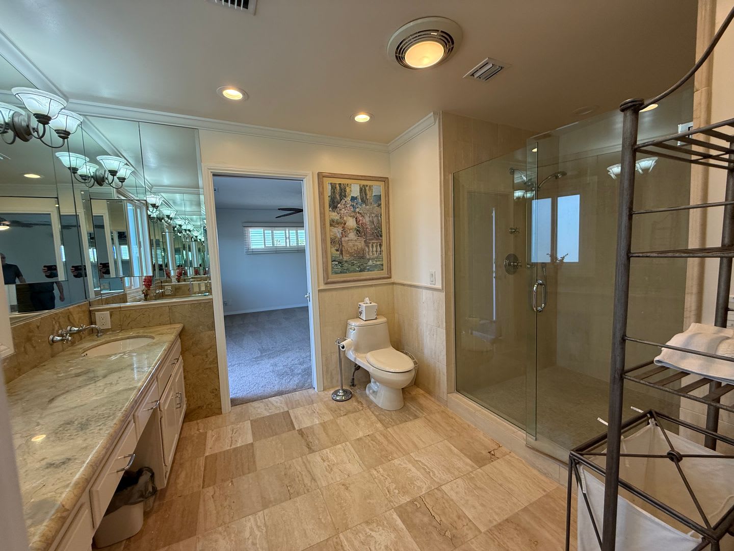 Remodeled 1 Bedroom Adu In Park Estates Utilities Included – photo 5