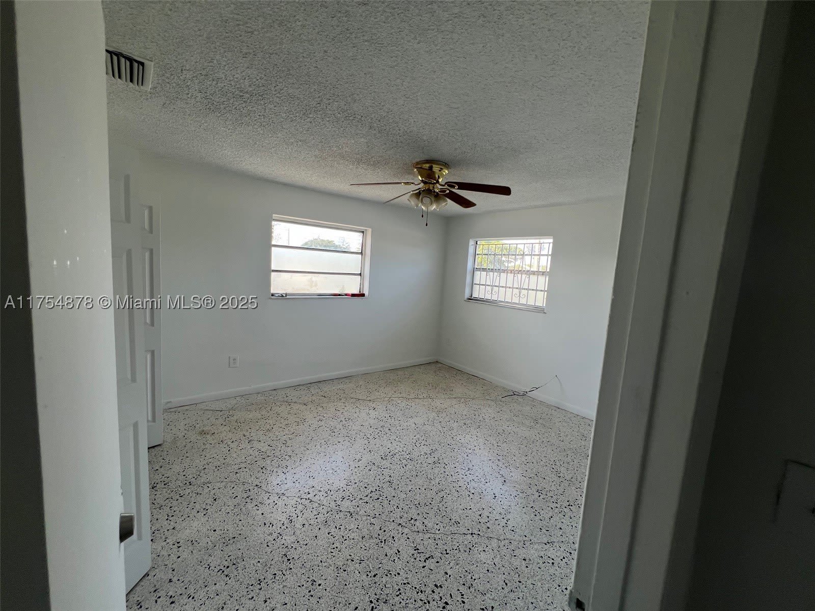 887 W 29th St – photo 3