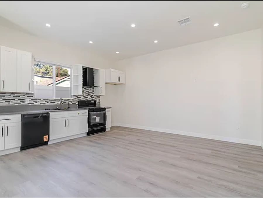 10656 Nassau Ave – photo 2