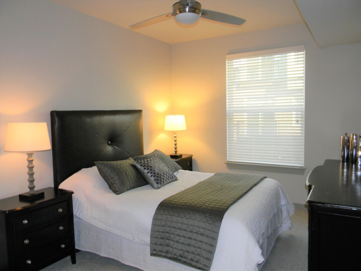 690 E Algonquin Road – photo 2