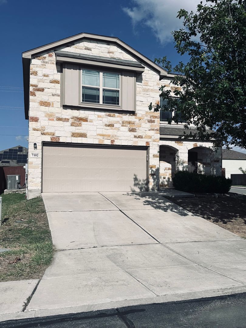 Open Design In Northeast Crossing On Large Corner Lot 3 Bedrooms Study 2 5 Baths Game Room 2 Car Garage – photo 1