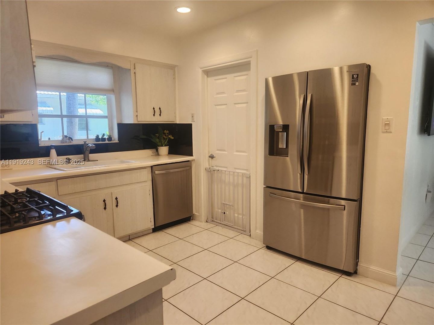 1229 Jefferson Street, Hollywood, FL 33019 – photo 3