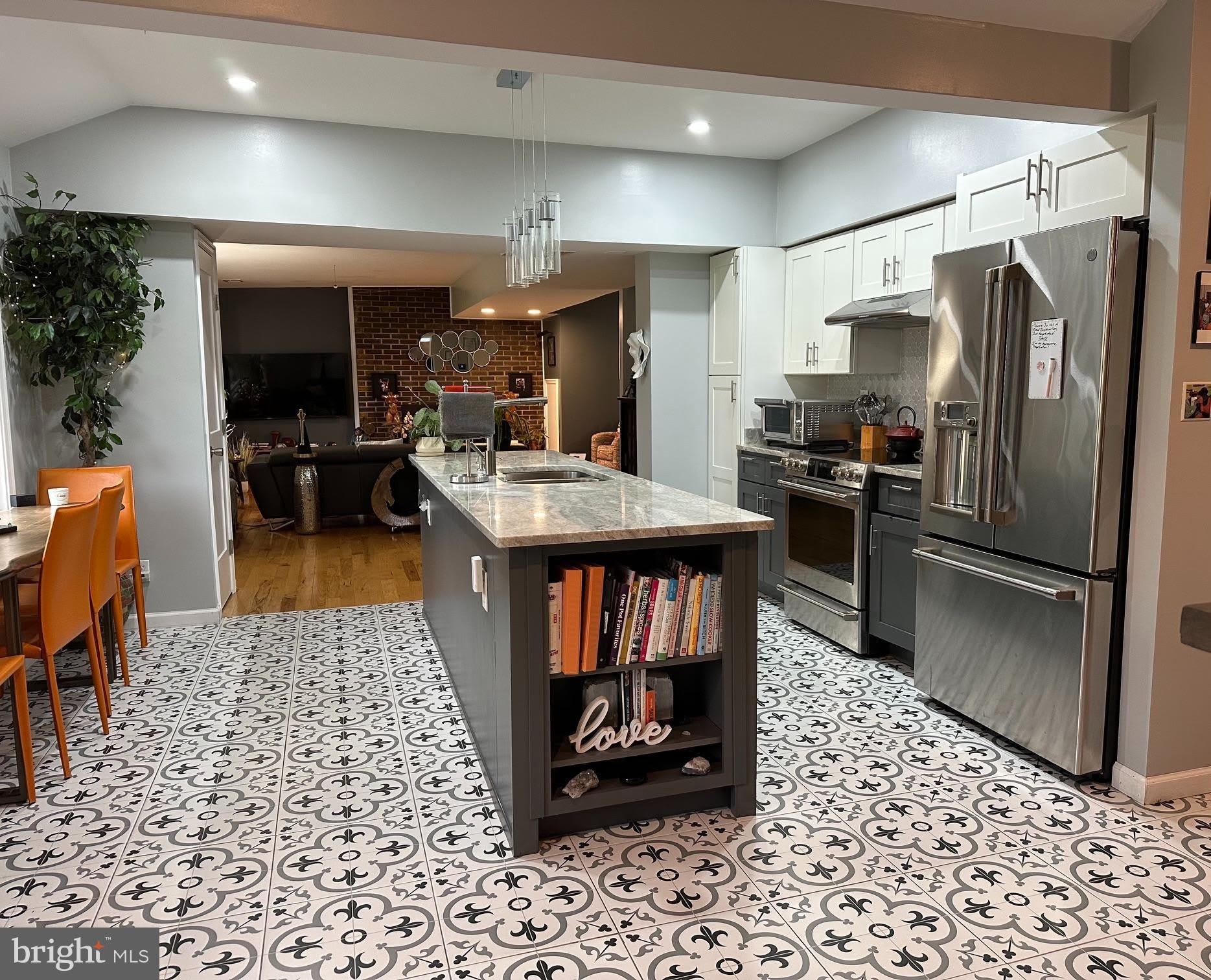2485 FENWICK Circle – photo 1