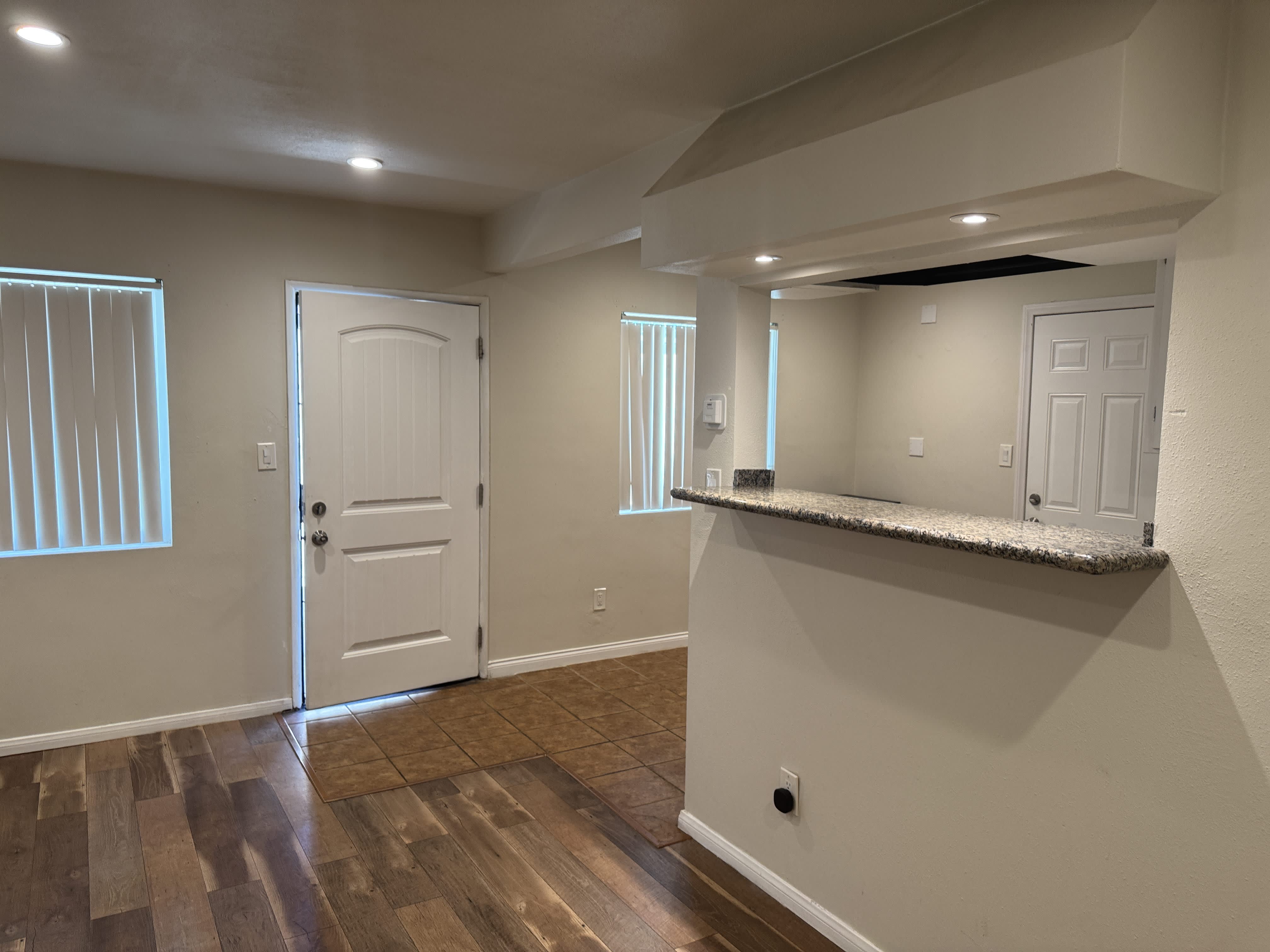 24449 University Ave – photo 2