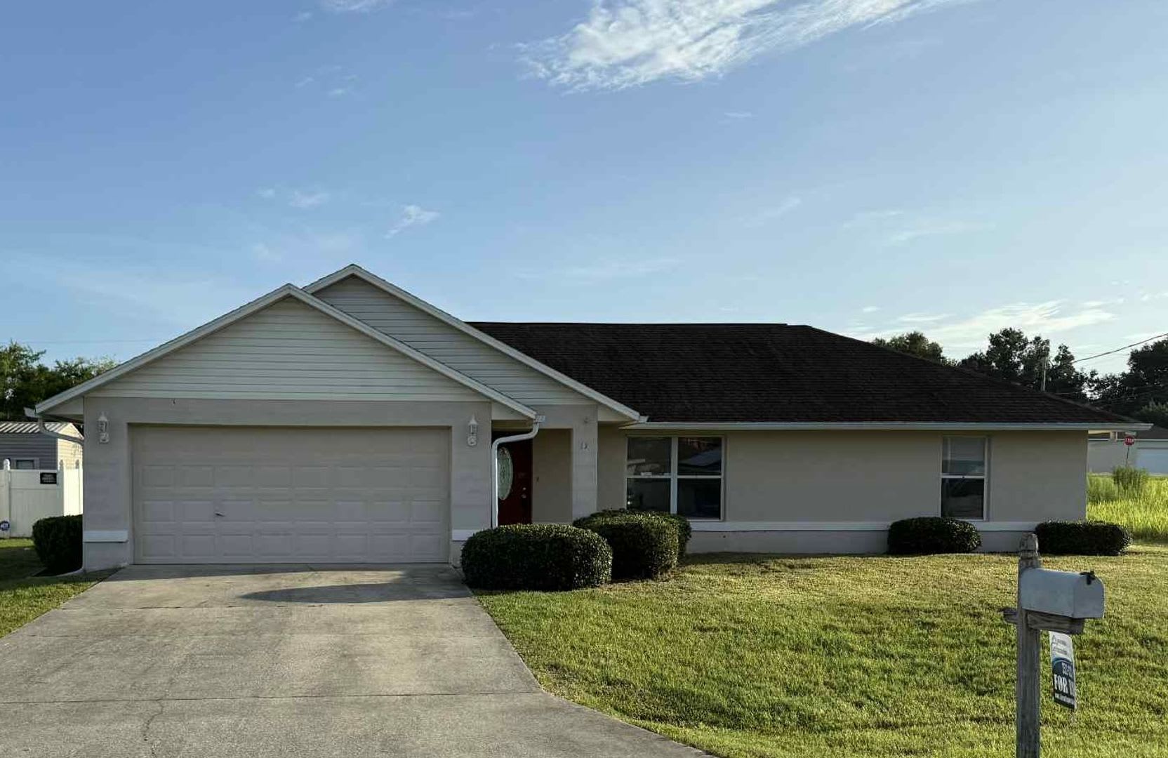 3/2/2 Beautiful Home with Spacious Backyard in Southeast Ocala – photo 2