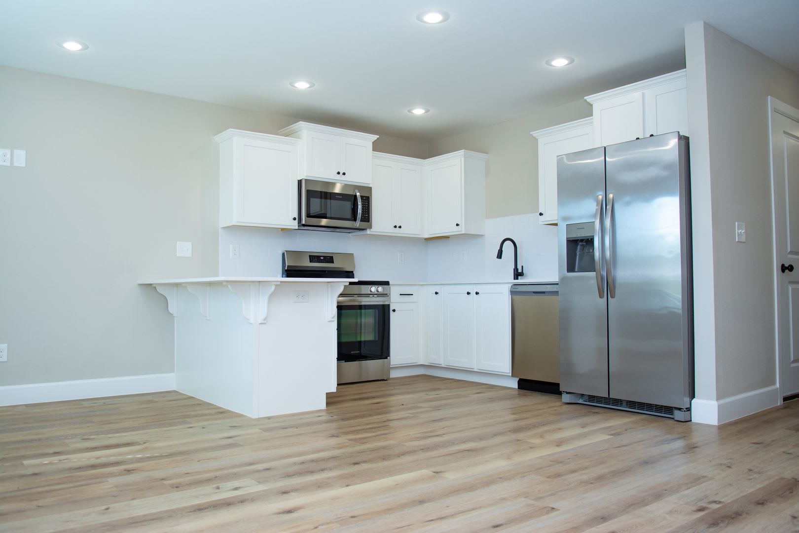 Free 50 Tv If Lease Signed By Aug 31St 3 Bed 2 5 Bath With Garage Townhome – photo 4