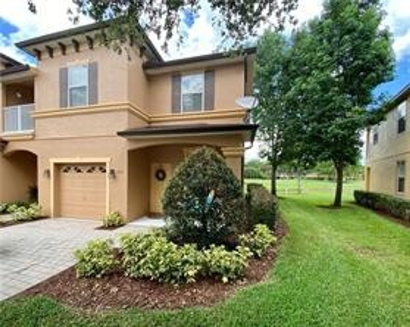 SUPER LOCATION FOR THIS 2 story 3 bdrm TOWNHOUSE!! – photo 1