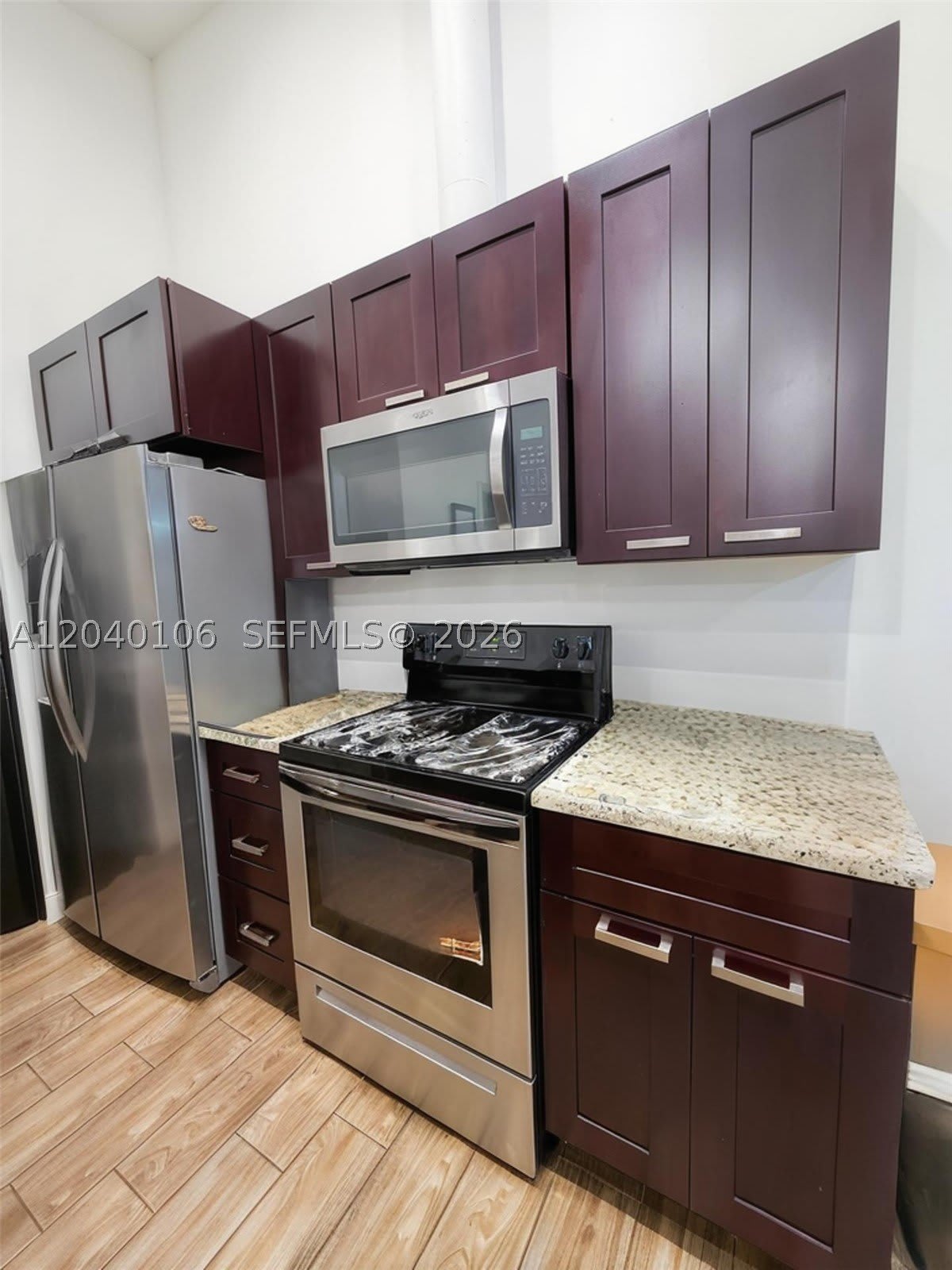 2566 N Nob Hill Rd – photo 2