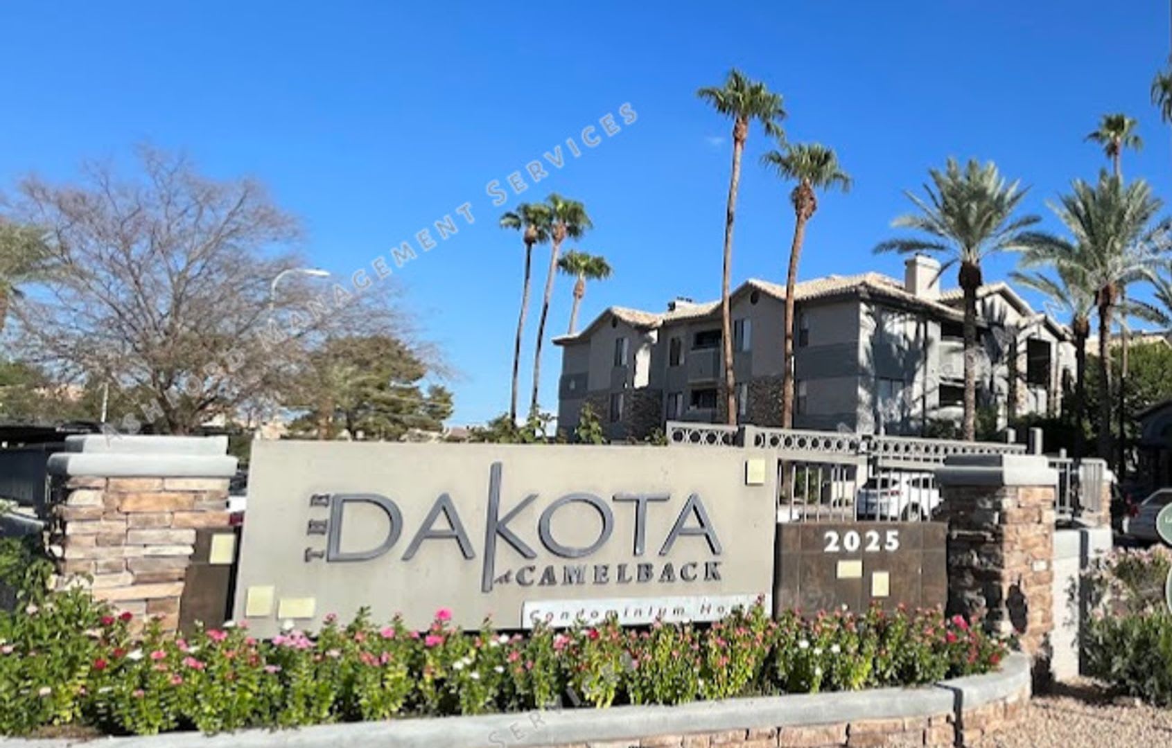 BILTMORE AREA 2 BEDROOM CONDO IN GATED COMMUNITY – photo 2