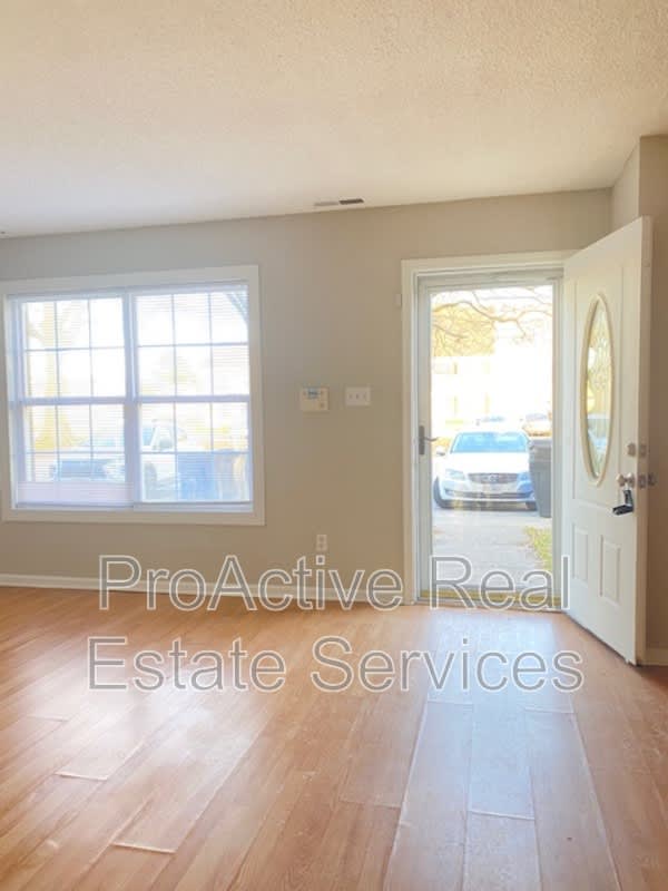 1321 Ruddy Oak Court 1 – photo 2