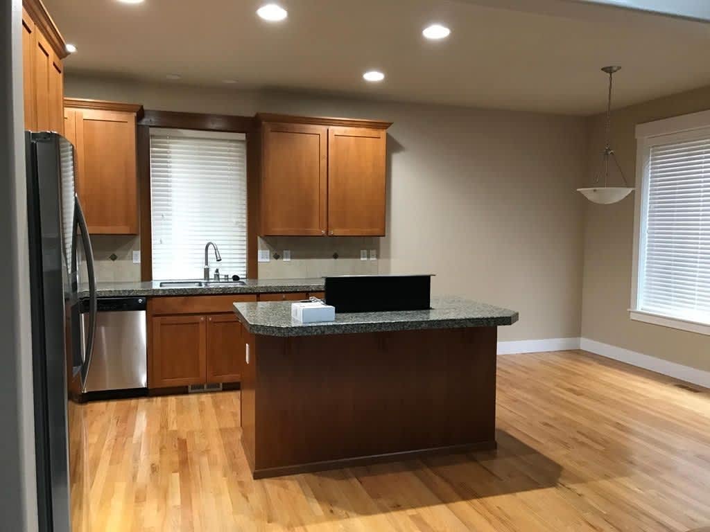 Spacious Home in Desirable Fircrest – photo 5
