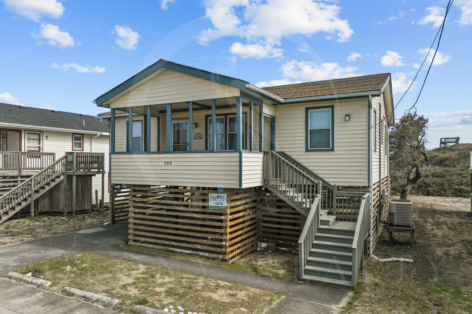 209 East Walker Street – photo 2