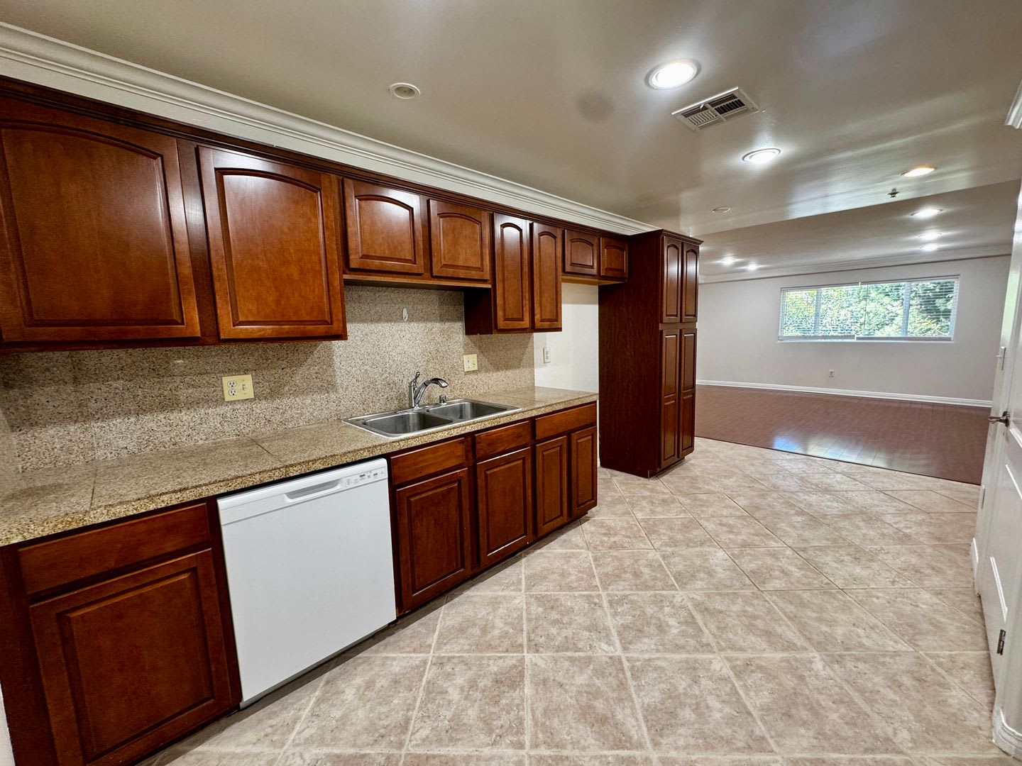 3 bedroom 2 bath condo on Vanowen – photo 2