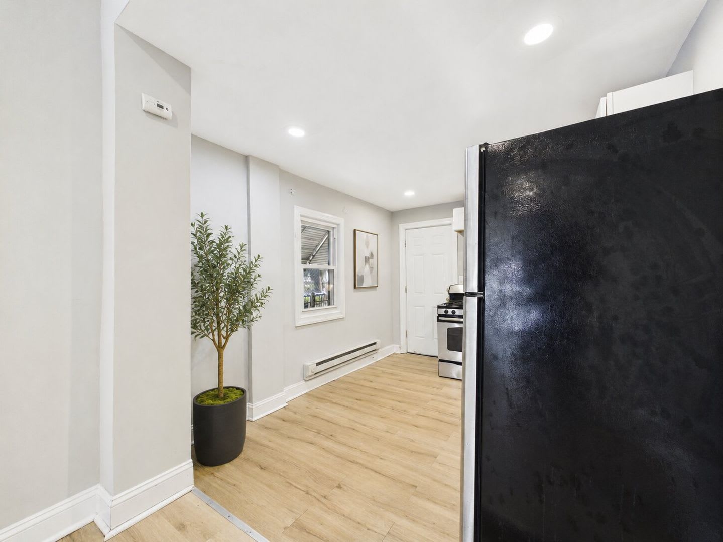 3 bed, 1.5 bath house with large yard – photo 5