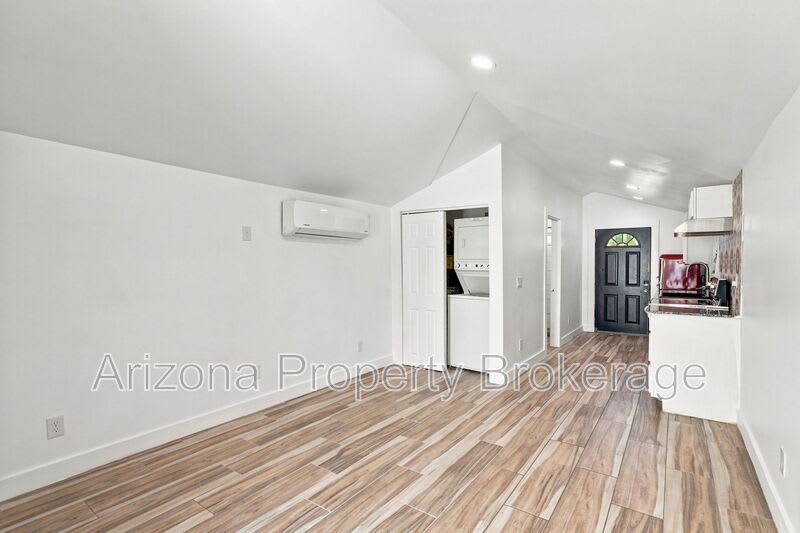 1128 E. Almeria Rd. – photo 5