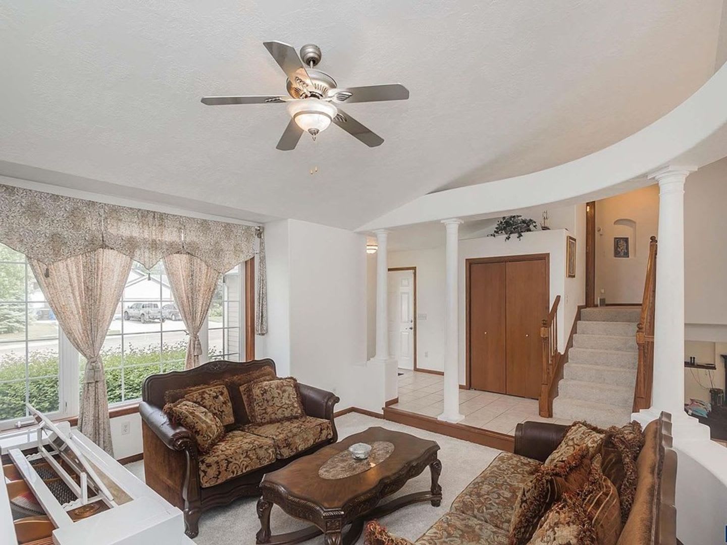 5 Bedroom 3 Bath Single Family Home – photo 3