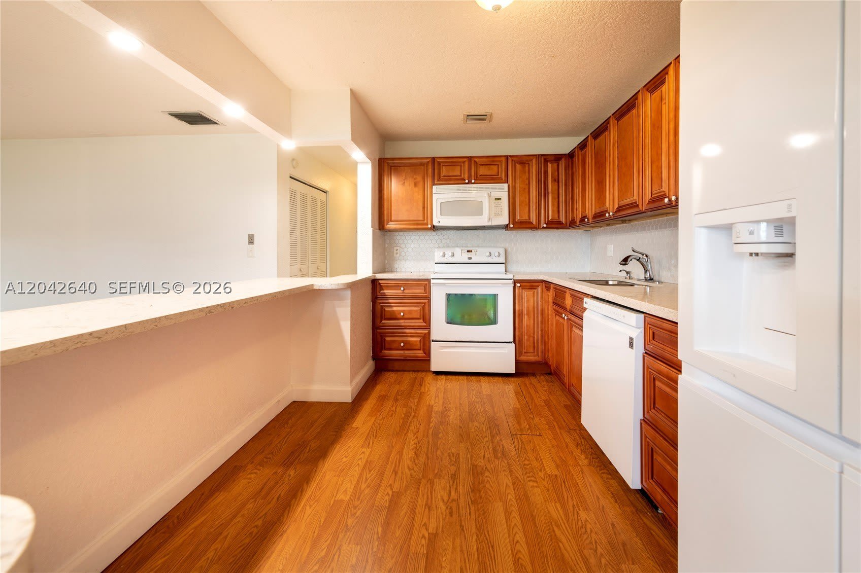 8555 NW 10th St – photo 3