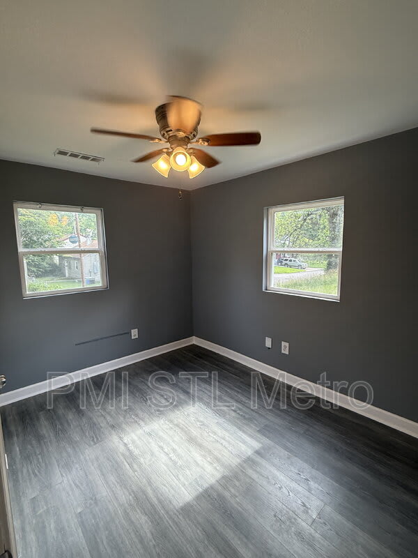 528 Royal Avenue – photo 5