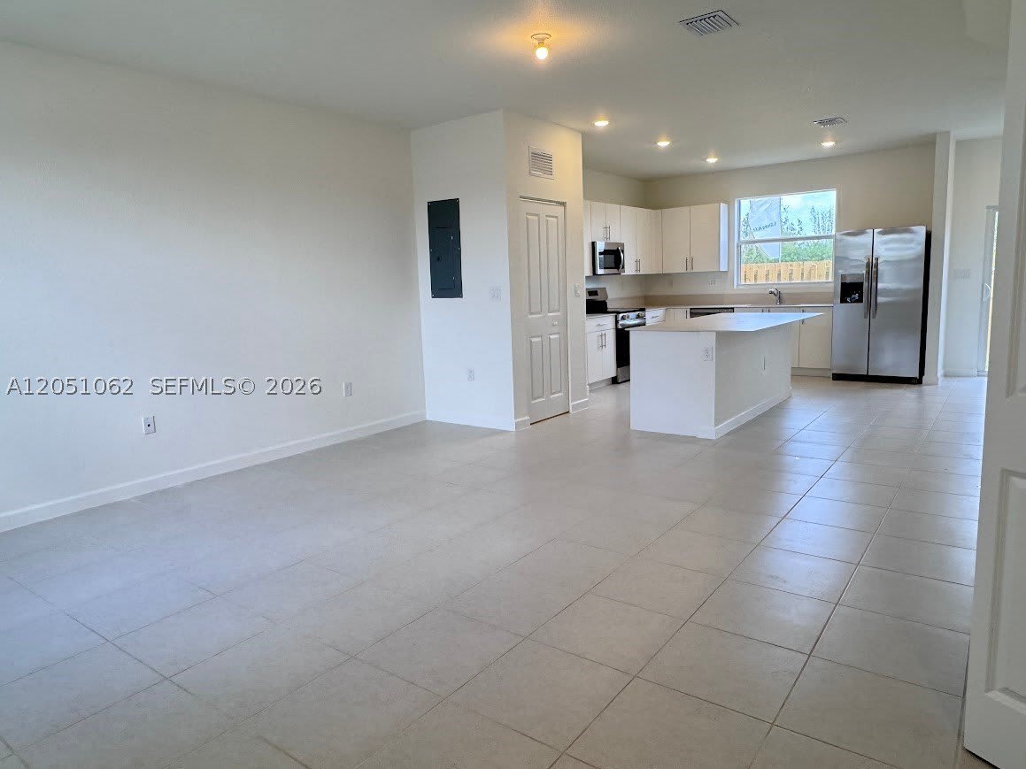 1182 SE Palm Ter – photo 2