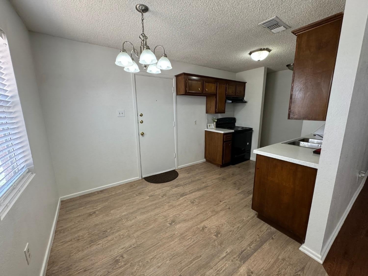 8212 Vernon Avenue – photo 3