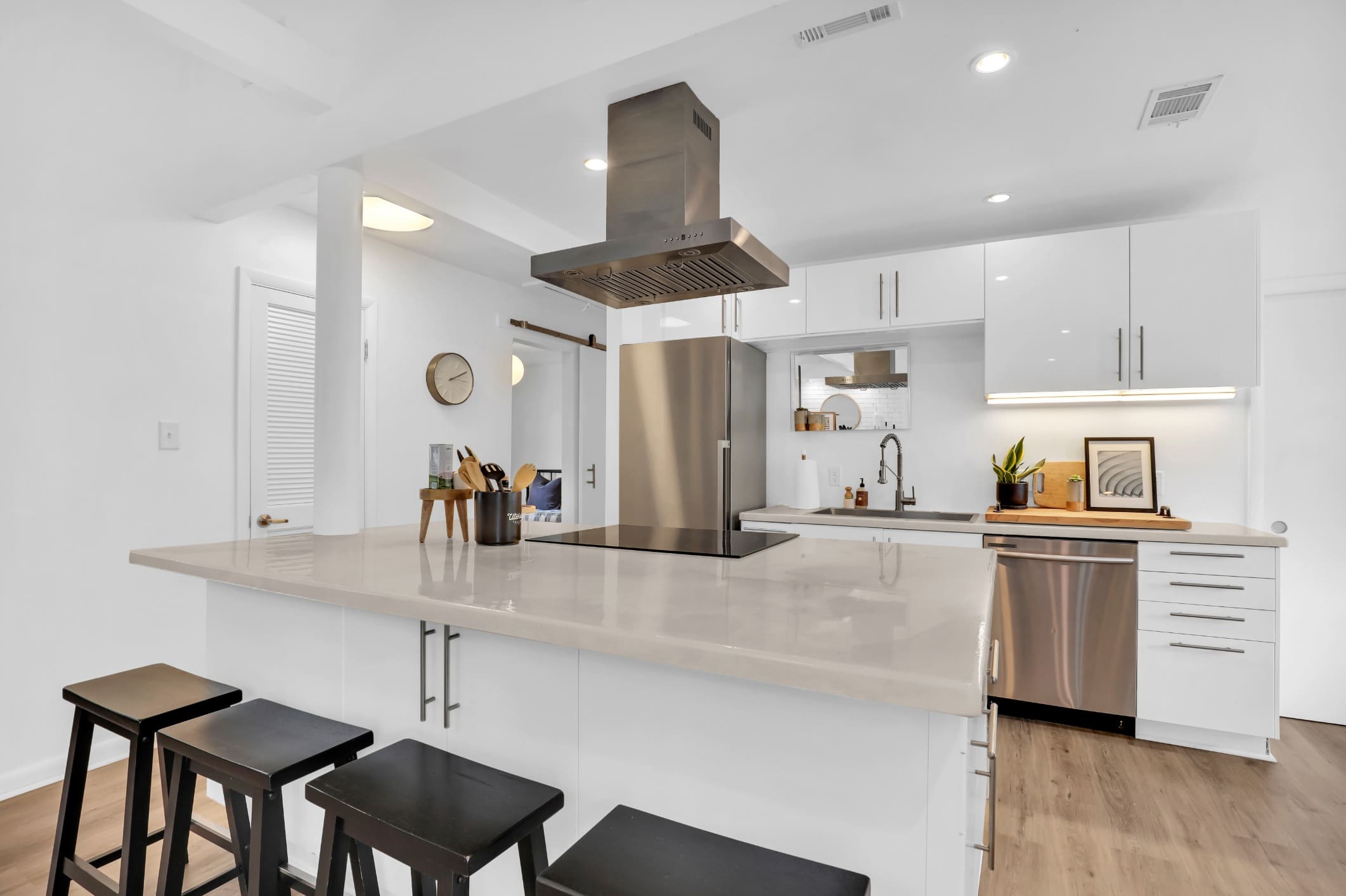1520 E 49th St – photo 3