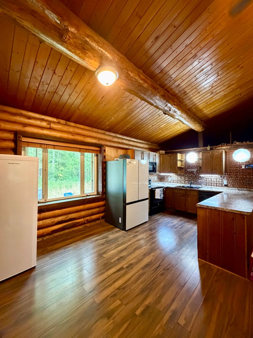 Cozy Cabin-Style Home in North Pole – photo 5